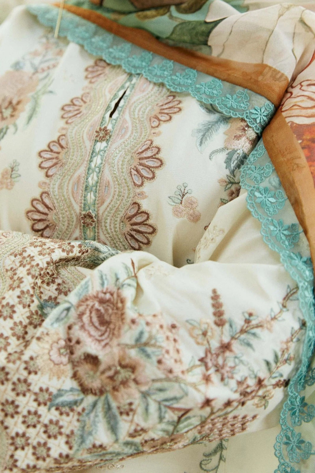 3 PC SUMMER EMBROIDERED LAWN - IE005