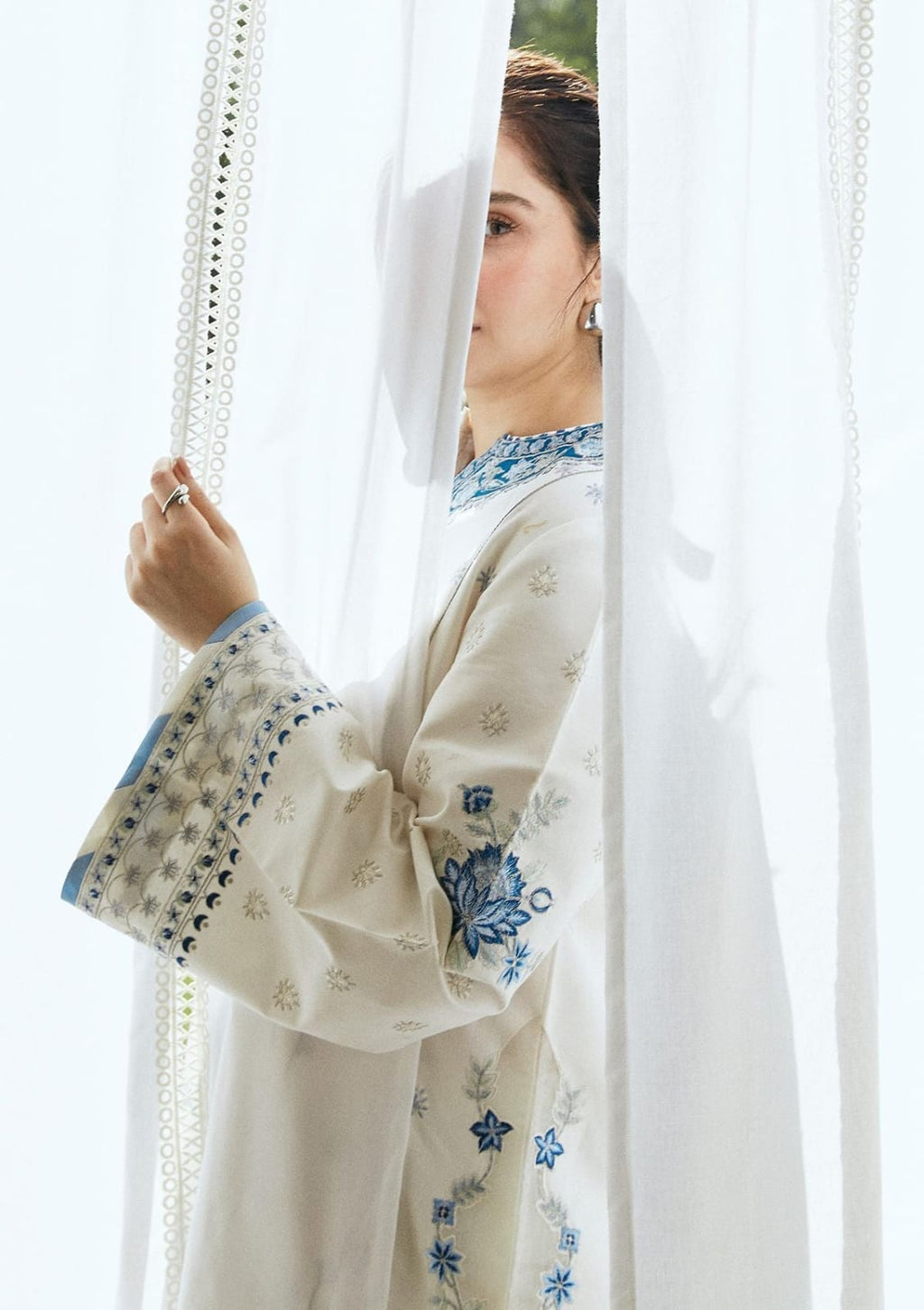 3 PC SUMMER EMBROIDERED LAWN - IE004