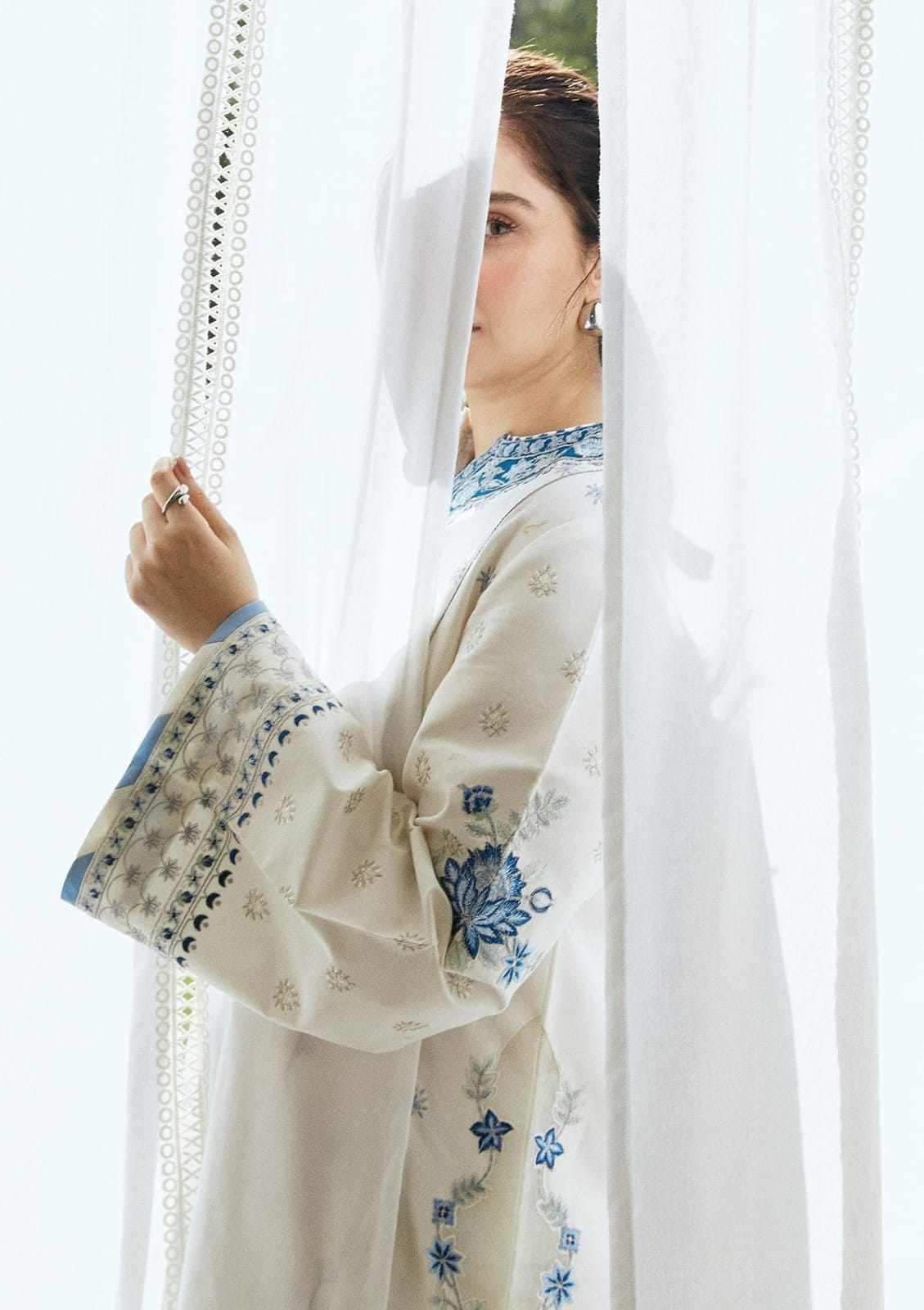 3 PC SUMMER EMBROIDERED LAWN - IE004